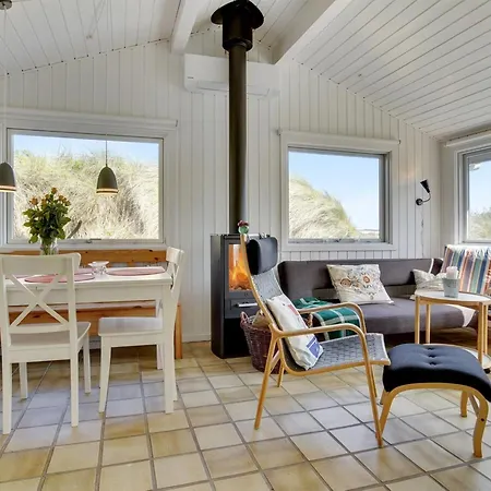 Abbie - 10m From The Sea By Interhome